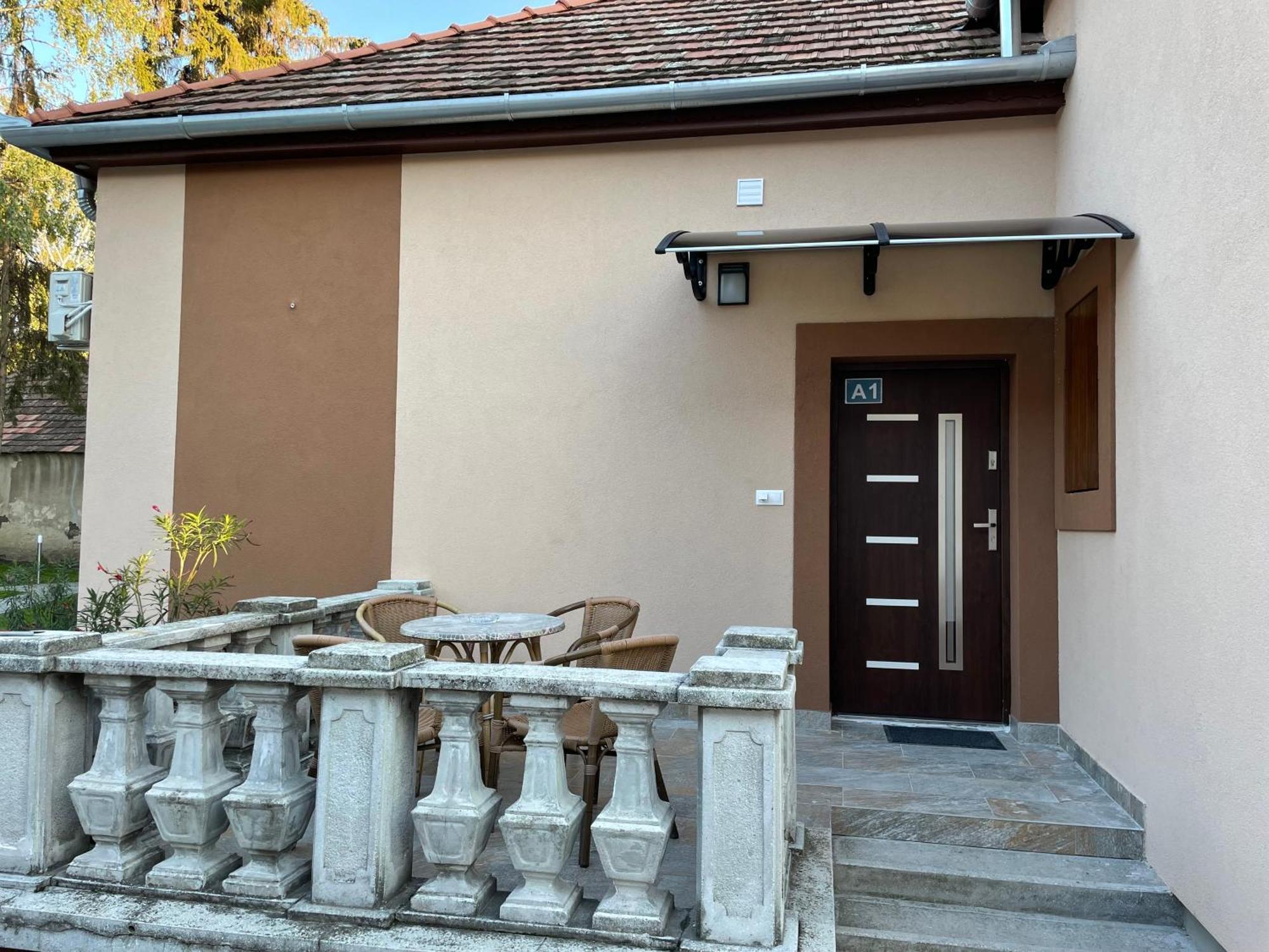 Kovacs Apartmanhaz Kiskunhalas Room photo